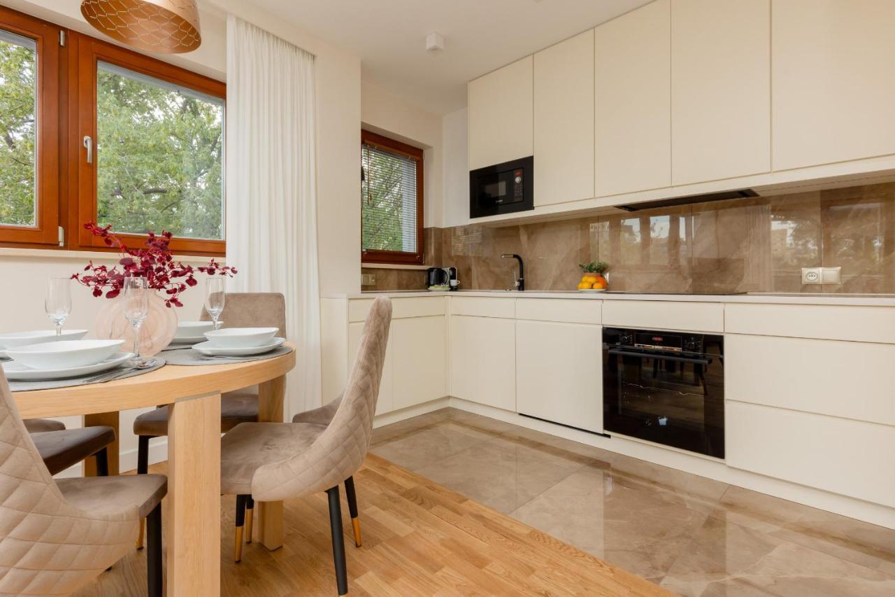 Lägenhet Deluxe Wronia 45 With Ac, Parking & Balcony By Renters Prestige *