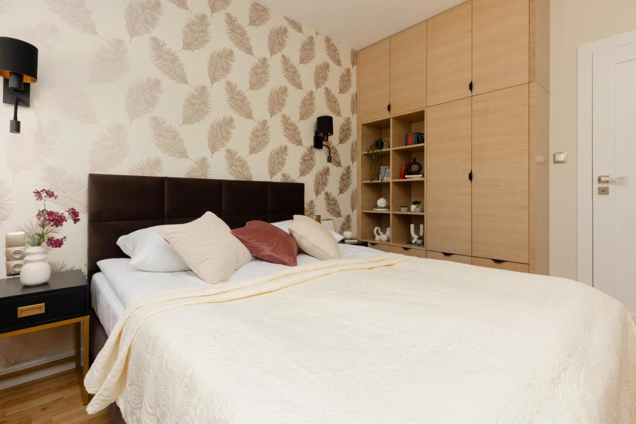 Deluxe Wronia 45 With Ac, Parking & Balcony By Renters Prestige Warszawa